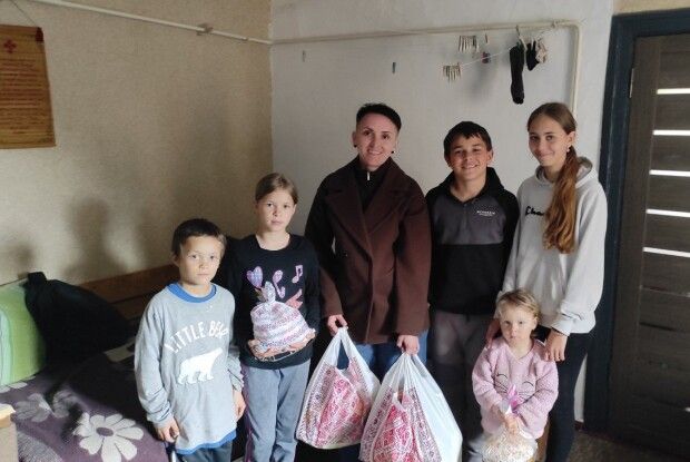 На Волині громада зробили святкові гостинці для 105 сімей