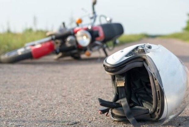 На Волині двоє 15-річних підлітків врізались у паркан на мотоциклі