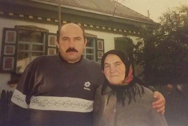 А ви вітали тих, у кого на долонях тріщини, як рови?