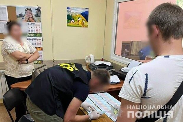 В одному з обласних центрів України декана університету зловили на хабарі