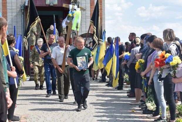 Непоправна втрата: На Волині прощалися з Героєм війни (Фото)
