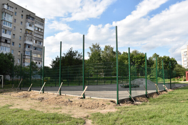 У Луцьку збудують ще один спортивний майданчик зі штучним покриттям