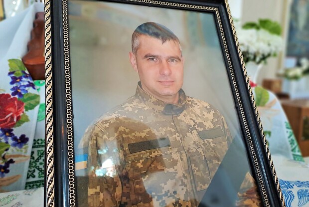 У місті на Волині провели в останню путь Героя «на щиті» – батька чотирьох дітей