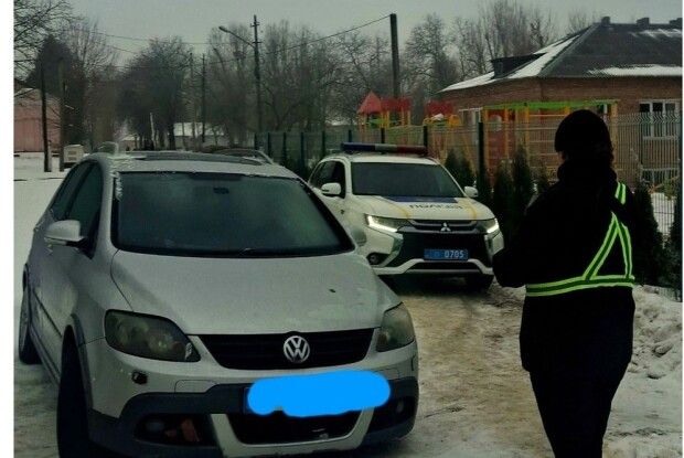 На Волині водій протягом ночі блокував проїзд до пологового 