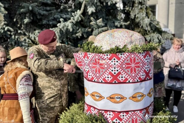У Нововолинську презентували найбільшу  в краї паску