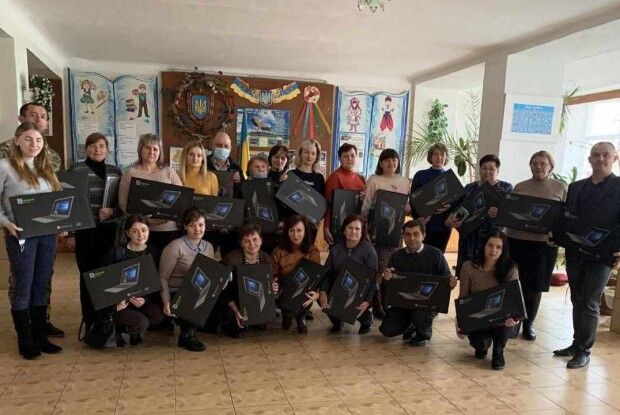 Школи Рожищенської громади отримали сучасні ноутбуки