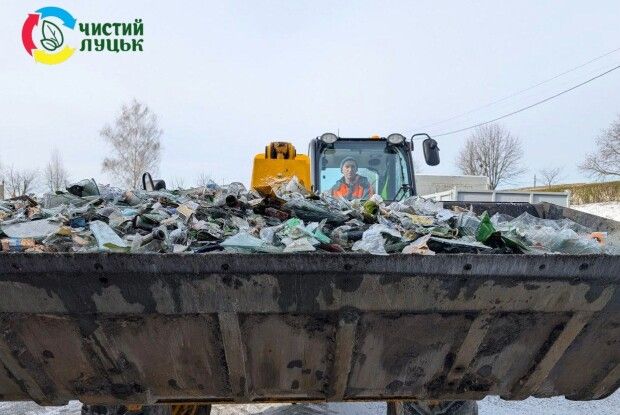 У Луцьку тонни скла та будівельного сміття вирушили на переробку