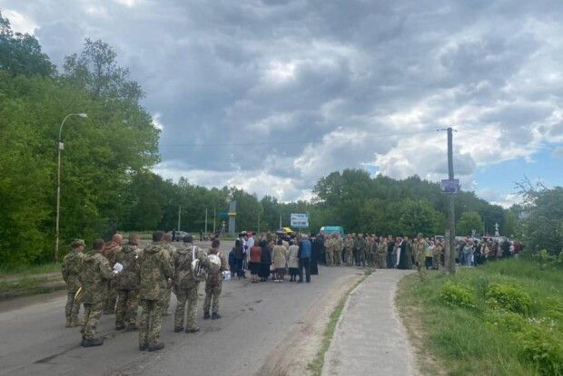 У волинському селі попрощалися із загиблим 30-річним Захисником (Відео)