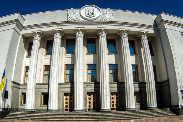 Тепер не будуть кататися за кордон у час війни: 225 нардепам анулювали дипломатичні паспорти 