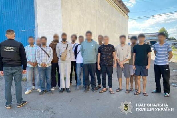 Порушили Закон: на Хмельниччині виявили 15 нелегальних мігрантів з Індії