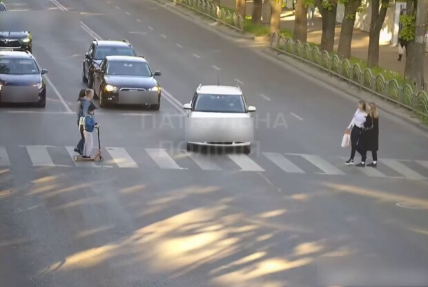 На Волині  водій лише дивом не потрапив за грати (Відео)