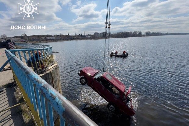 У Ковелі з мосту у річку впала автівка (Відео)