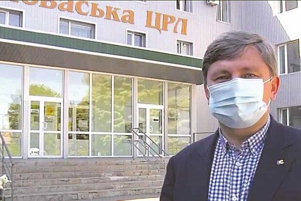 Через тиск влади лікарня у Волновасі відмовилась приймати захисні костюми від Фонду Порошенка