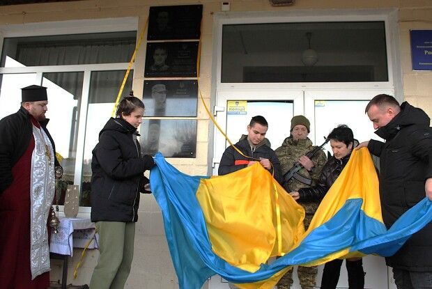 У місті на Волині вшанували пам'ять колишніх випускників – полеглих Героїв 
