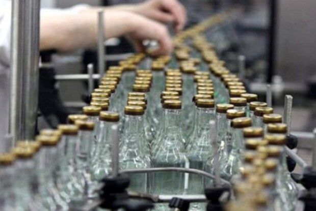 Половина горілки виробляється в Україні нелегально