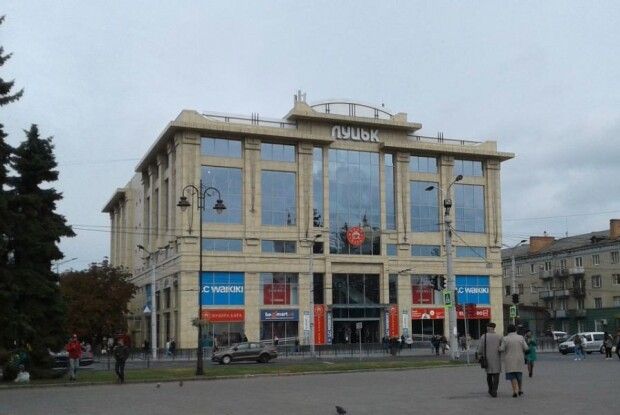 З центрального універмагу Луцька евакуювали усіх відвідувачів та продавців