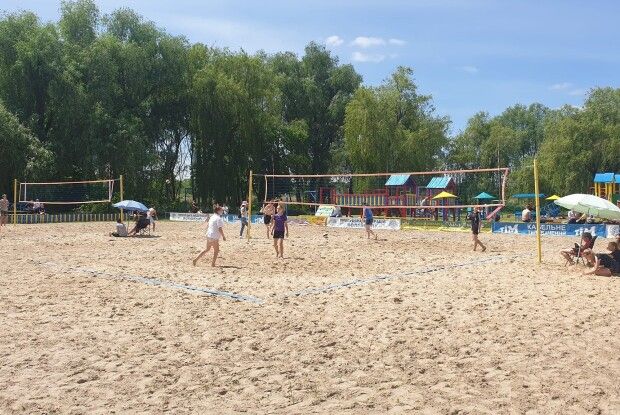На турнірі з пляжного волейболу збирали кошти для відбудови житла спортсмена