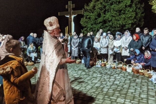«Із сумним осадом...»: як у селі на Горохівщині святили паски (Фото)