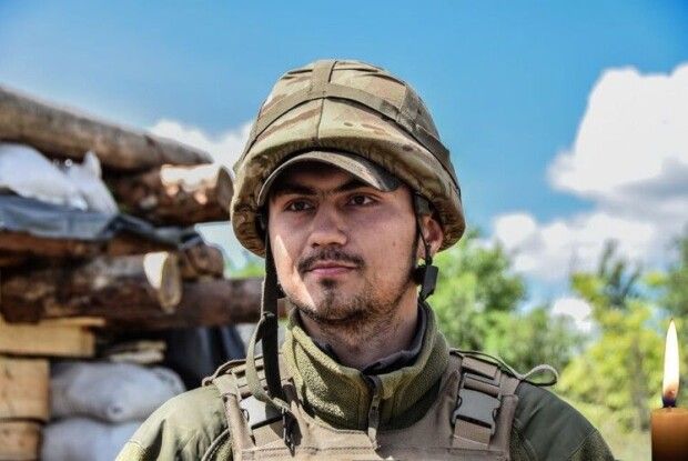 Осквернили могилу Героя України, воїна з волинським корінням Тараса Матвіїва