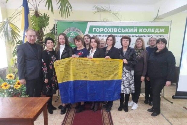 «Щоб допомогти воїнам на передовій, наші студенти навіть щосуботи ярмаркують на базарі» (Фото)