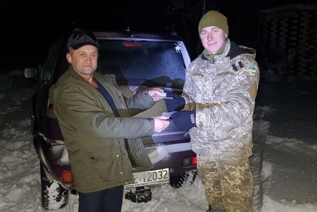 Наш земляк подарував воякам джип