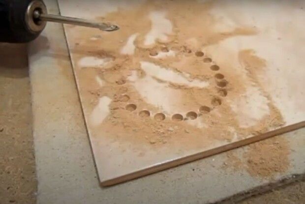Як зробити отвір у керамічній плитці?