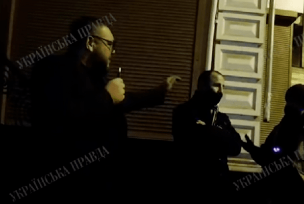 «Дєбіли. Как ви можетє асматрівать авто нардепа?!»: з'явилося відео, як «слуга народу» обзиває поліцейських