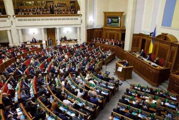 «Європейська солідарність» дотиснула владу: Рада підтримала два «антикоронавірусних» закони