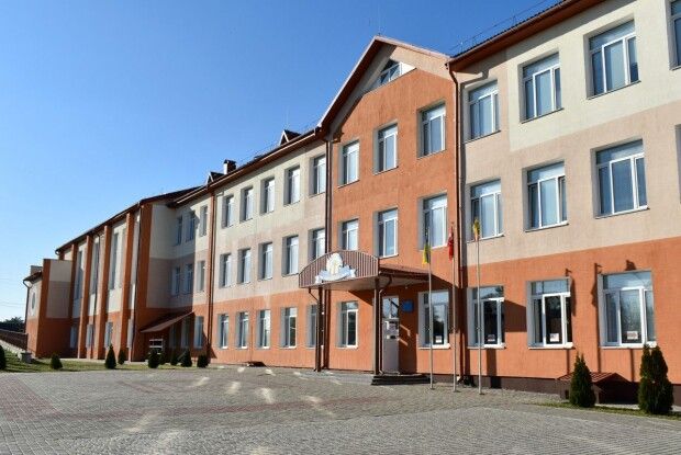 Хоч школу у Вербці на Ковельщині ще не добудували, там вже вчаться діти