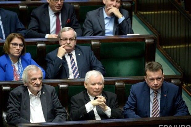 У Верховній Раді пороззявляли роти: польські депутати майже одноголосно «урізали» свої зарплати