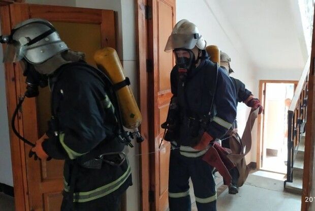 У старовижівській школі-гімназії «гасили» умовну пожежу
