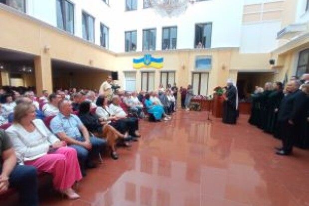 Священники Волині  привітали з 80-річчям обласну клінічну лікарню 