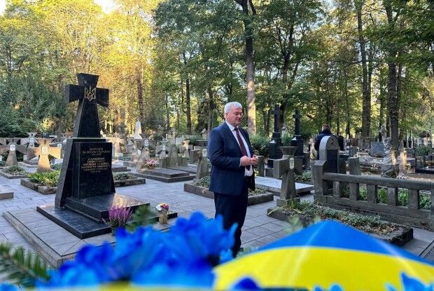 Україна готова обговорювати з Польщею Волинську трагедію