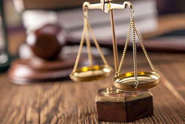 Хабар у 1000 доларів: прокуратура вимагає замінити луцькій чиновниці домашній арешт на камеру
