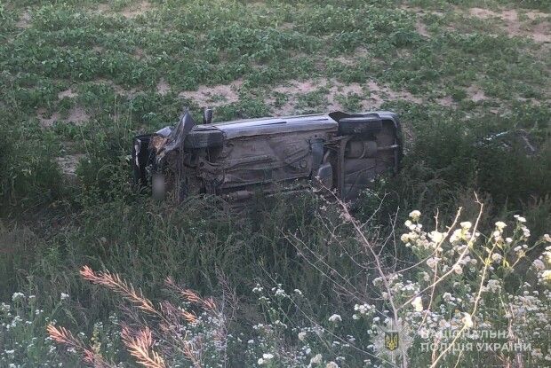 На Волині легковик на чималій швидкості вилетів з траси, водій не вижив