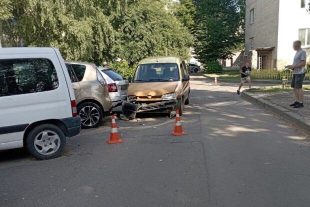 У Луцьку авто збило на тротуарі молоду жінку