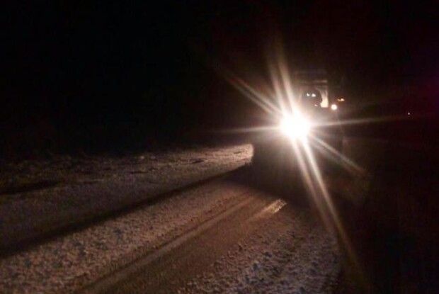 Рівненщину засипало снігом: у різдвяну ніч дороги чистили пів сотні одиниць техніки