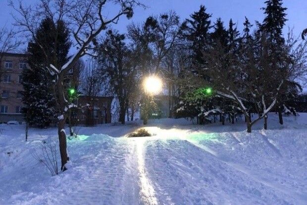 Снігових скульптур у Луцьку сьогодні не ліпитимуть. Але можна спускатися на світломузичній гірці (Програма заходів)