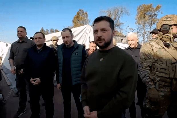 Зеленський на звільненій території Херсонщини поспілкувався з селянами (Відео)