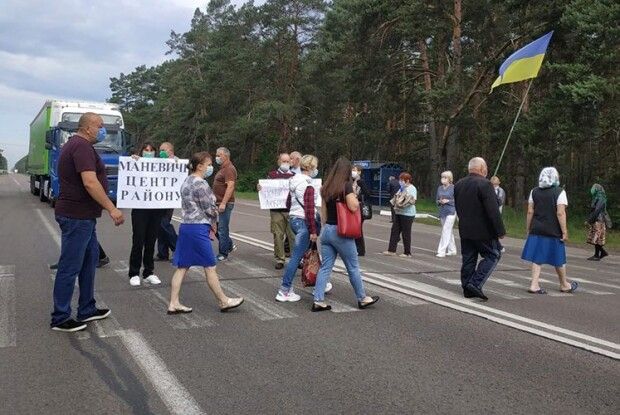 Маневиччани перекрили міжнародну трасу, протестуючи проти приєднання до Каменя-Каширського (Відео)