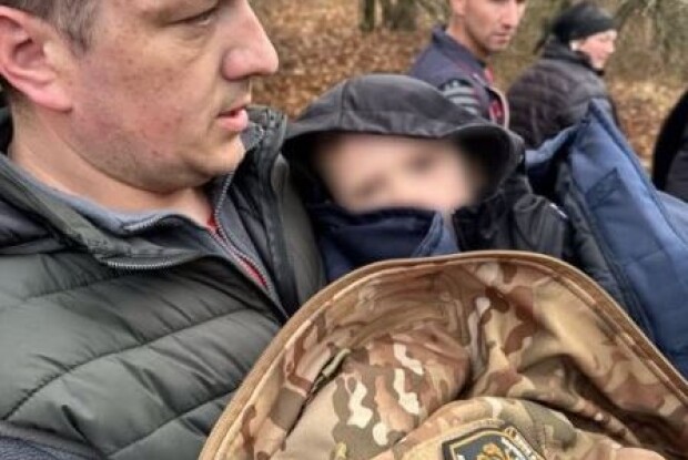 Трирічний Остапчик всю ніч  в яру грівся біля собаки…