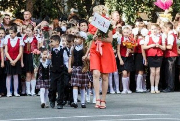Якщо свято Першого дзвоника випаде в суботу, роботу вчителів мають компенсувати