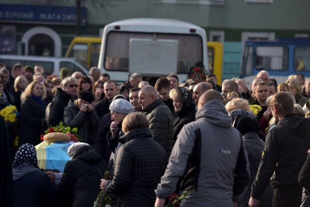 Рівняни попрощалися зі старшим лейтенантом, який віддав життя за Україну (Фото)