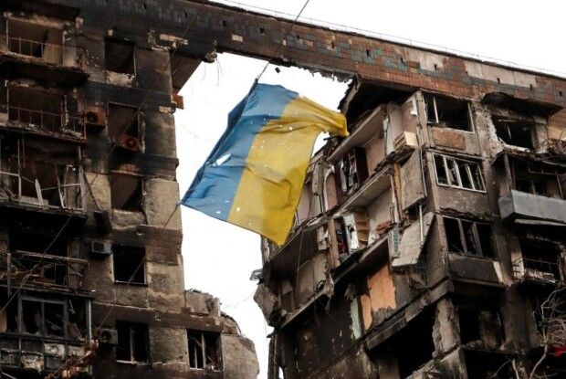 «Колись із дорожньою сумкою я їхала  на море на три дні. З таким же багажем втікала із сім’єю з Маріуполя... на все життя»