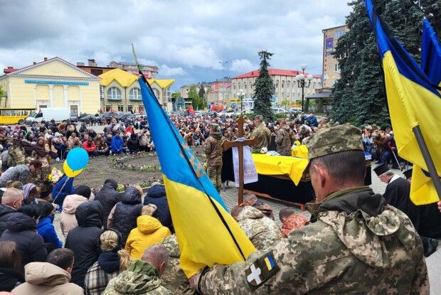 Ковель сьогодні віддав останню шану Героям – Олексію Хомічу та Олексію Стахорському