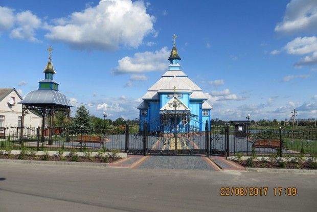 Із таким священиком люди не тільки моляться, а й землю розрівнювати не лінуються