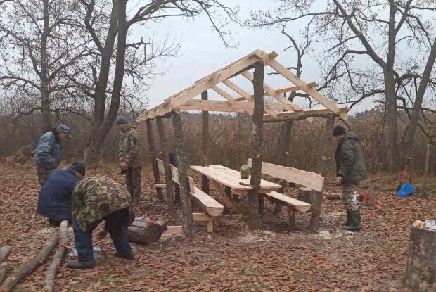Де волинські учасники АТО облаштовують рекреаційну зону 