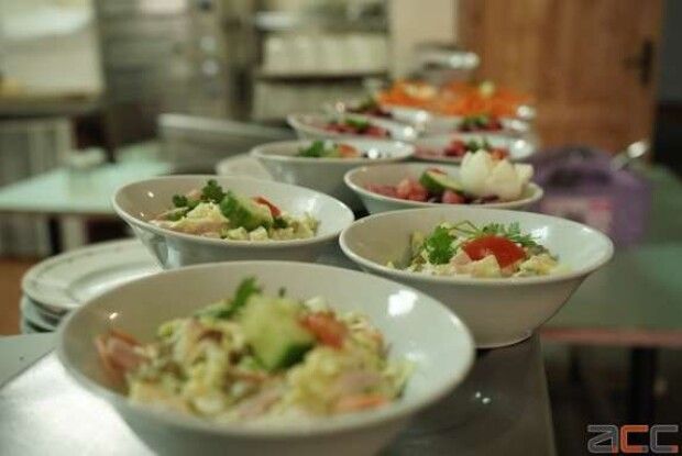 У шкільному меню з'являться нові страви: Клопотенко працює над рецептами