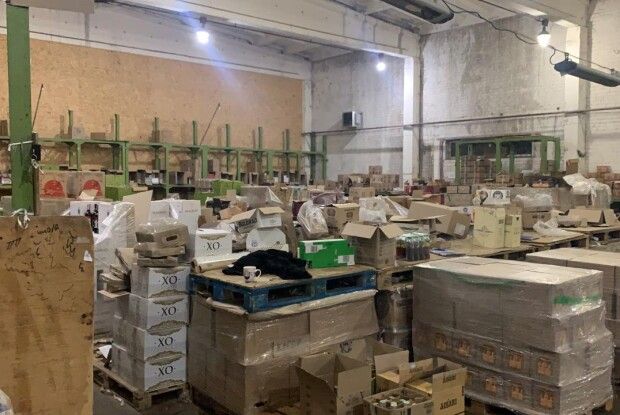 У трьох областях України виявлено склади з конрафактним алкоголем на суму понад 3,5 мільйона гривень (Фото)