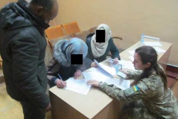 Дві сирійки попросили Україну надати їм статус біженців 